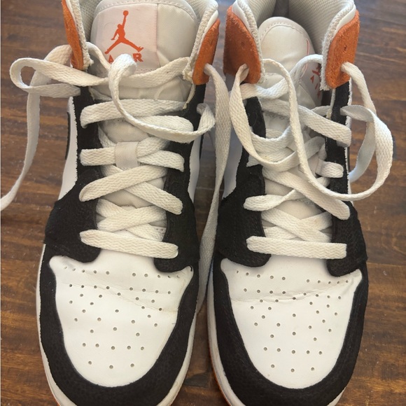 Air Jordan 1 Mid with floral embroidery - Picture 2 of 5